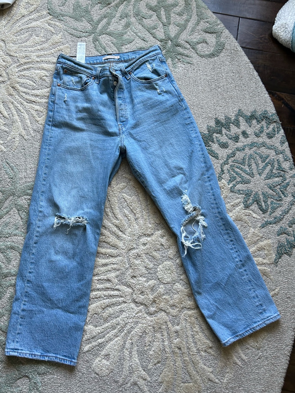 Levi’s straight leg cropped jeans